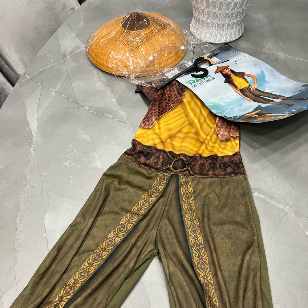 New Disney character Raya and the Last Dragon kids costume size s 4-6.